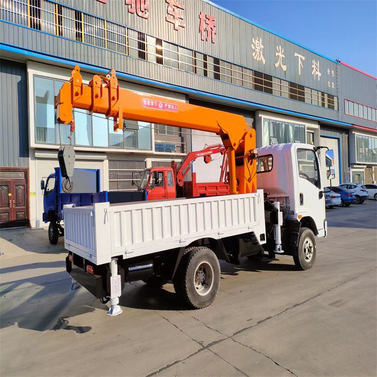 临翔区三轮随车吊定制 农用改装机自备吊中瑞长期出售